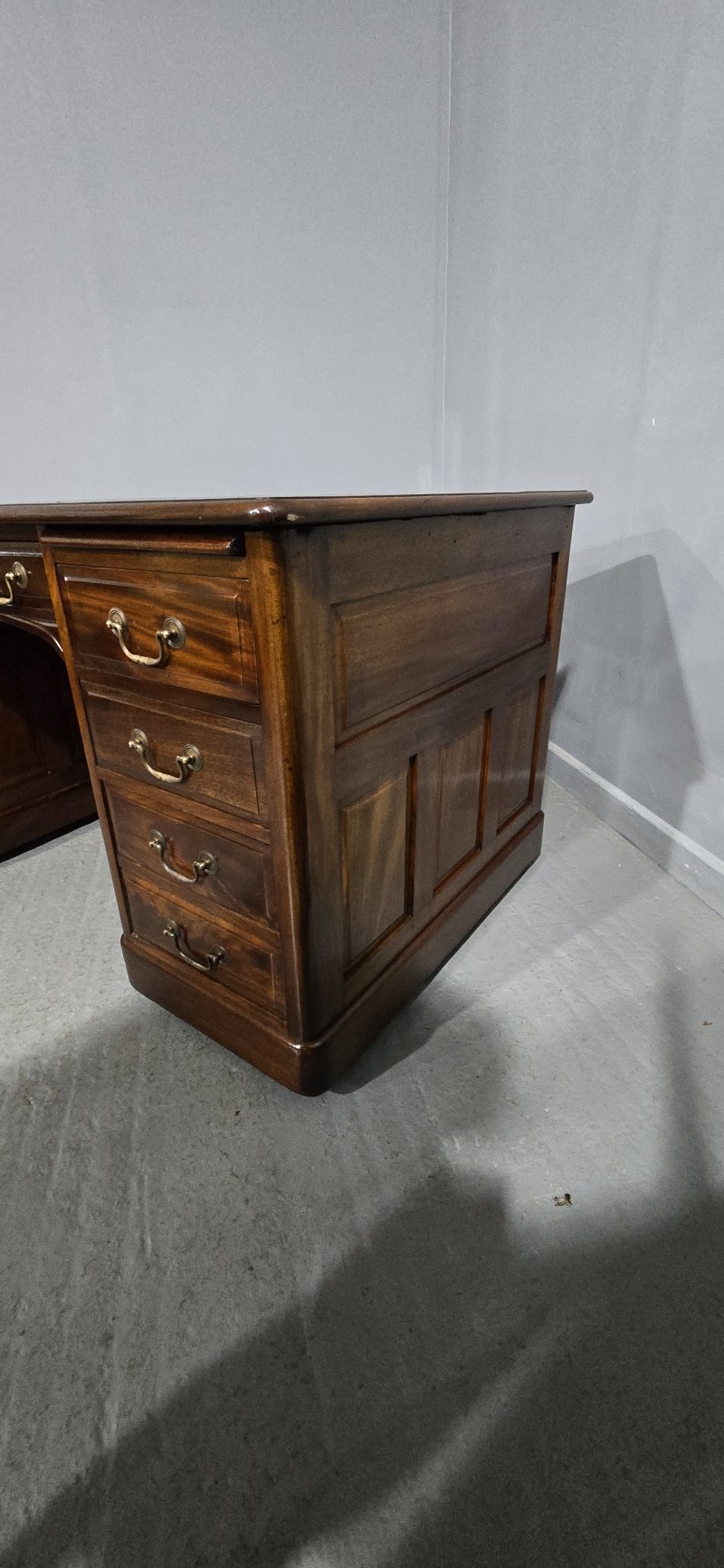 Superb Mahogany Pedestal Desk
